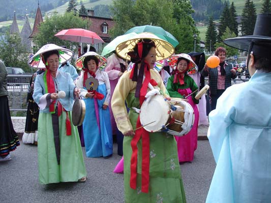 Sfilata cori a San Candido008